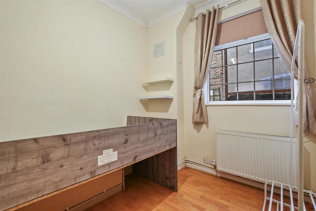 05-2003 GCWT - GFF 37 Lushington Road - Bedroom 5 -