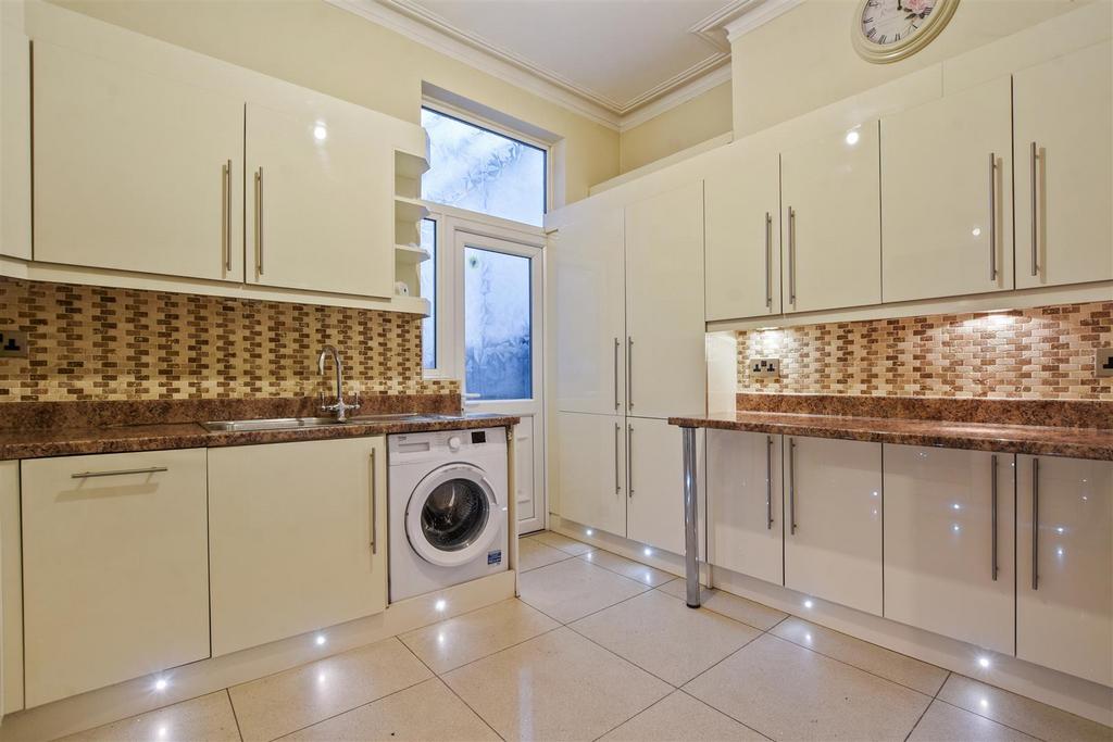09-5e80 GCWT - GFF 37 Lushington Road - Kitchen 2 -