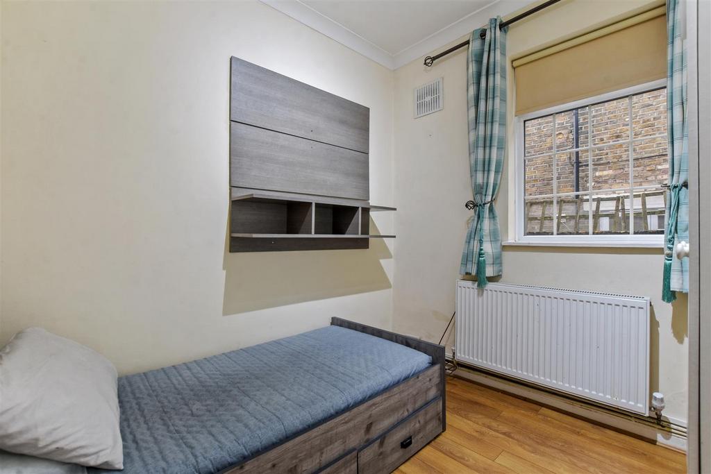 04-44a3 GCWT - GFF 37 Lushington Road - Bedroom 4 -