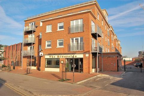 1 bedroom apartment to rent, Riverbank Point 114 High, UXBRIDGE, Greater London