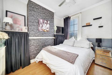 3 bedroom detached house for sale, Montpelier Gardens, London E6