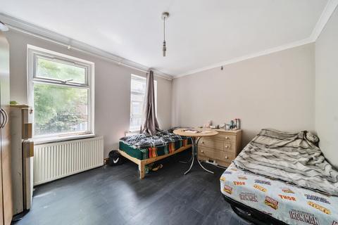 6 Davis Street, London, E13 9EE