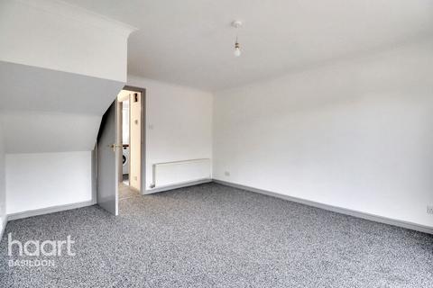 2 bedroom terraced house for sale, Warren Drive, Basildon