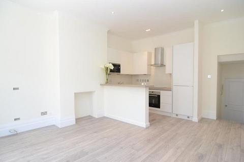 1 bedroom apartment to rent, Lavender Gardens, London SW11