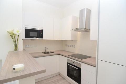 1 bedroom apartment to rent, Lavender Gardens, London SW11