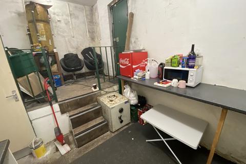 Hairdresser and barber shop to rent, Flackwell Road, Birmingham B23