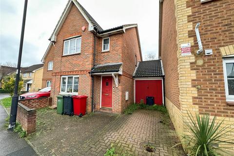 3 bedroom detached house to rent, Moor Furlong, Slough