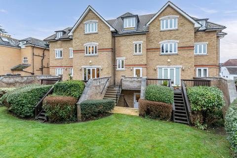 2 bedroom flat for sale, Weir Court, Weybridge KT13