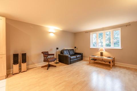 2 bedroom flat for sale, Weir Court, Weybridge KT13