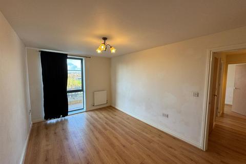 2 bedroom flat to rent, Needleman Close, London NW9