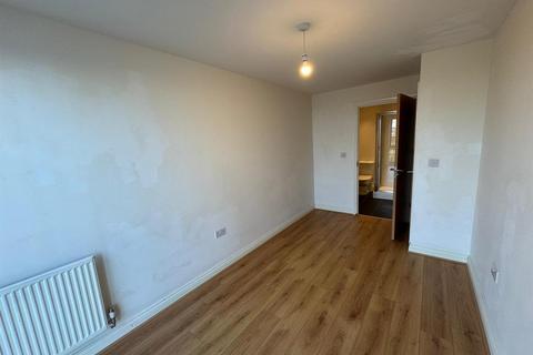 2 bedroom flat to rent, Needleman Close, London NW9