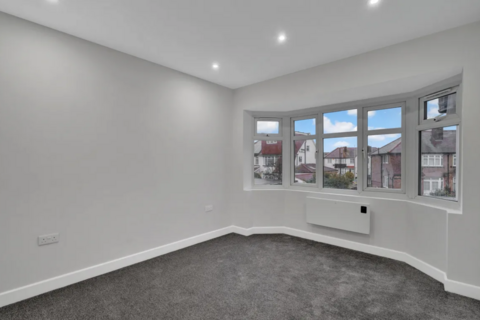 3 bedroom maisonette for sale, Ellerdine Road, Hounslow, Greater London, TW32PZ