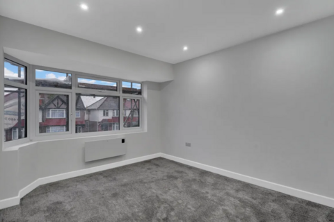 3 bedroom maisonette for sale, Ellerdine Road, Hounslow, Greater London, TW32PZ