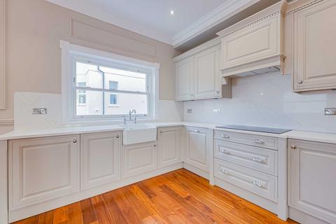 2 bedroom flat for sale, Station Road, Westcliff On Sea, SS0