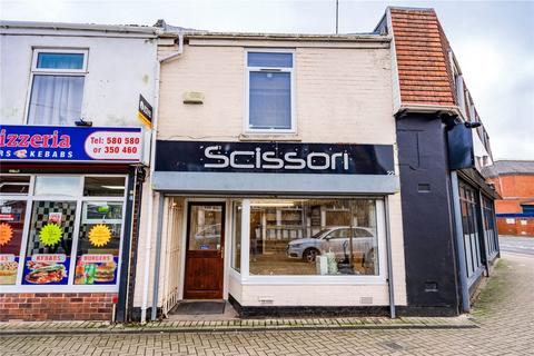 Retail property (high street) to rent, Pasture Street, Grimsby, Lincolnshire, DN31