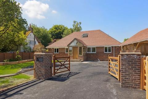 5 bedroom detached house to rent, Penshurst Road, Speldhurst TN3 0NY.