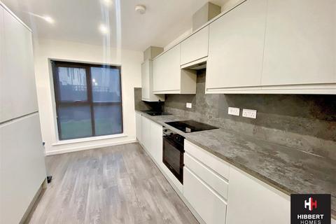 3 bedroom townhouse to rent, Hulton Square, Salford M5