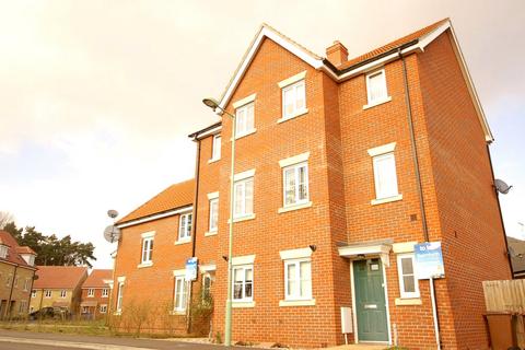 3 bedroom terraced house for sale, Evergreen Way, Mildenhall, Bury St. Edmunds, Suffolk, IP28