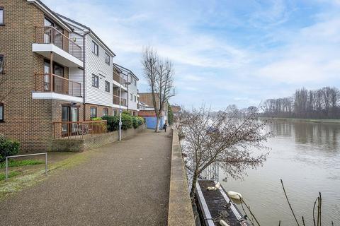 2 bedroom flat for sale, Ram Passage, Kingston Upon Thames, KT1