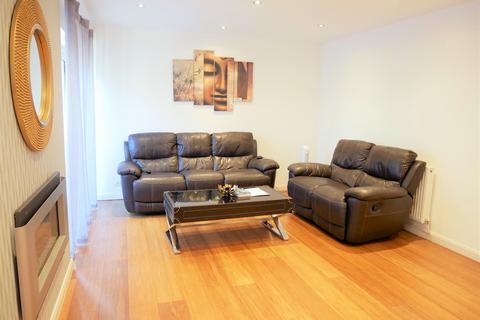 4 bedroom flat to rent, Heston Road, Hounslow TW5