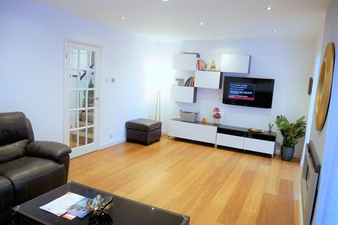 4 bedroom flat to rent, Heston Road, Hounslow TW5