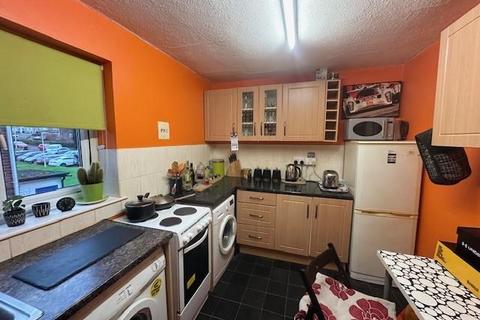 2 bedroom maisonette to rent, Redfield Court,  Newbury,  RG14