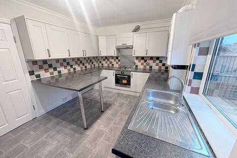 3 bedroom terraced house to rent, Londesboro Grove, Leeds LS9