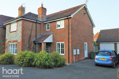 4 bedroom detached house to rent, Barn Meadows, Kent