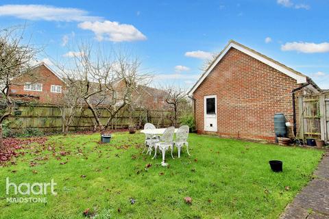 4 bedroom detached house to rent, Barn Meadows, Kent