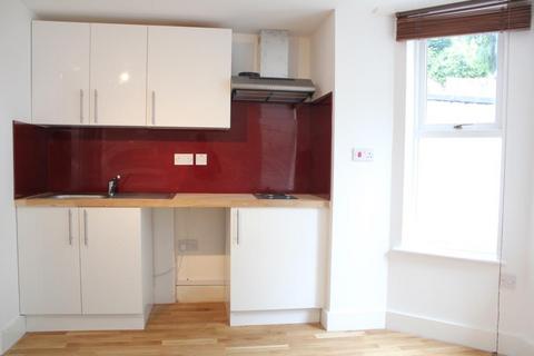 Studio to rent, Elms Lane, Wembley