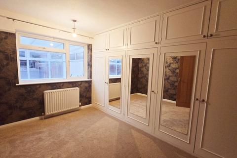 2 bedroom maisonette to rent, Well Close, Ruislip