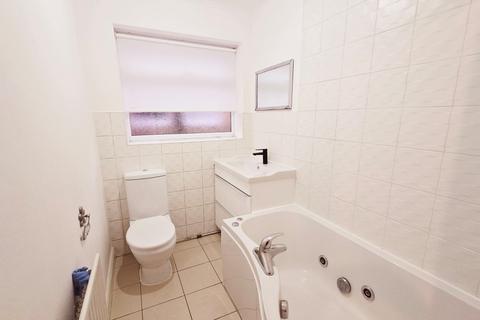 2 bedroom maisonette to rent, Well Close, Ruislip