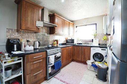 3 bedroom end of terrace house for sale, Tiptree Crescent, CLAYHALL, IG5