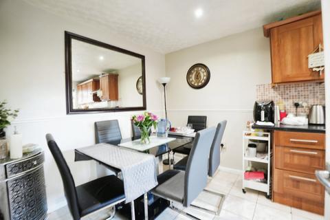 3 bedroom end of terrace house for sale, Tiptree Crescent, CLAYHALL, IG5