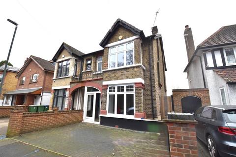 3 bedroom semi-detached house to rent, Pinewood Road, Abbey Wood SE2