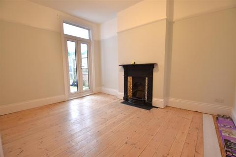 3 bedroom semi-detached house to rent, Pinewood Road, Abbey Wood SE2