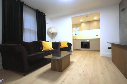 2 bedroom maisonette to rent, Willow Vale, London, W12