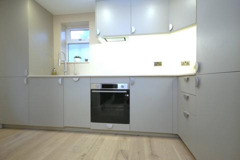 2 bedroom maisonette to rent, Willow Vale, London, W12