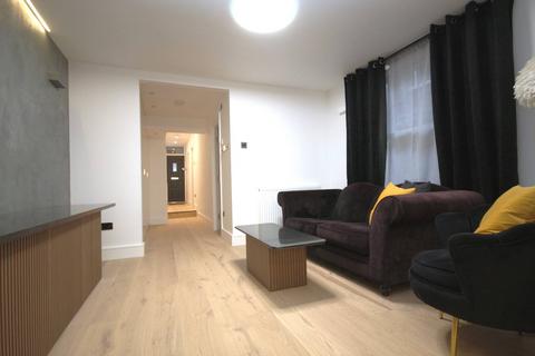 2 bedroom maisonette to rent, Willow Vale, London, W12