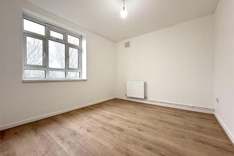 3 bedroom apartment to rent, Champion Hill Estate, London