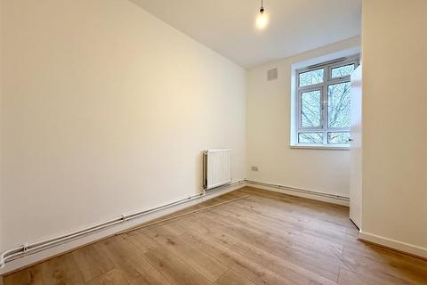 3 bedroom apartment to rent, Champion Hill Estate, London