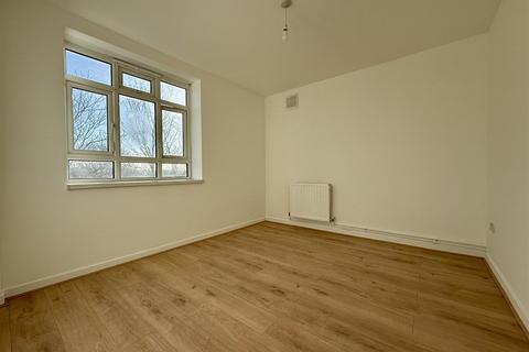 3 bedroom apartment to rent, Champion Hill Estate, London