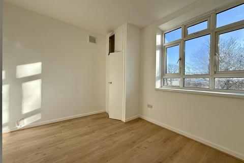 3 bedroom apartment to rent, Champion Hill Estate, London