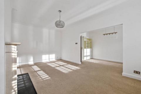 2 bedroom flat to rent, Hampstead Village NW3