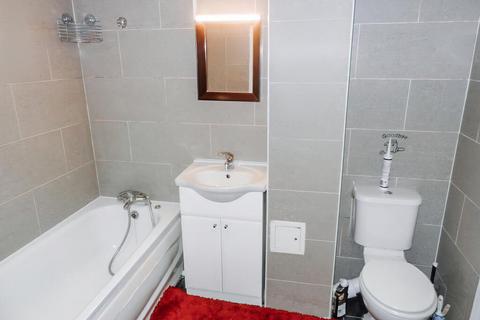 2 bedroom flat for sale, High Road, Ilford IG1