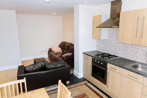 2 bedroom flat for sale, High Road, Ilford IG1