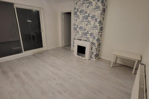 3 bedroom house to rent, Valley Side, London E4