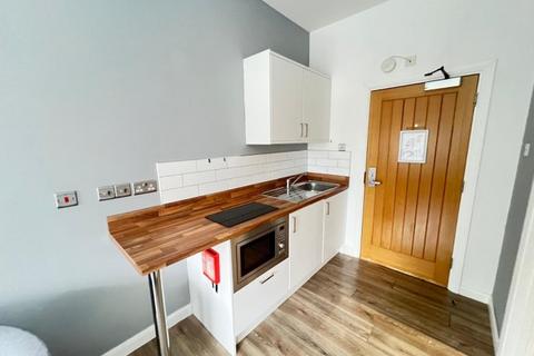 Studio to rent, Abington Street