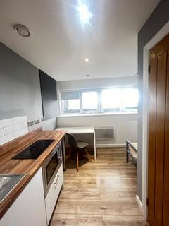 Studio to rent, Abington Street