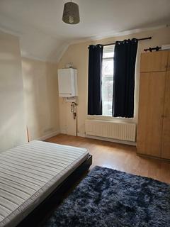 Studio to rent, Tennyson Road, Birmingham B10